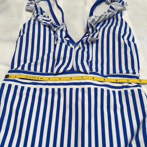NWT Cupshe Sz L 1-Piece V Neck Ruffle / Cross Back Swimsuit Blue White Stripes - Picture 4 of 8